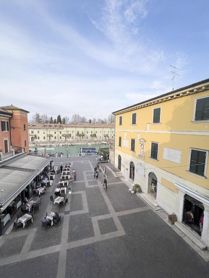 Aparthotel All'Orologio Peschiera del Garda Exterior photo