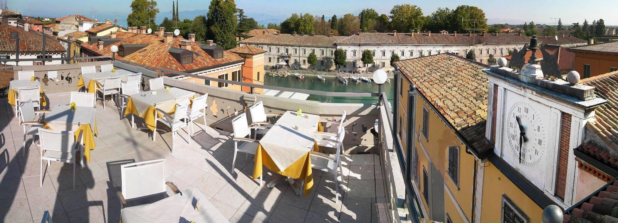 Aparthotel All'Orologio Peschiera del Garda Exterior photo